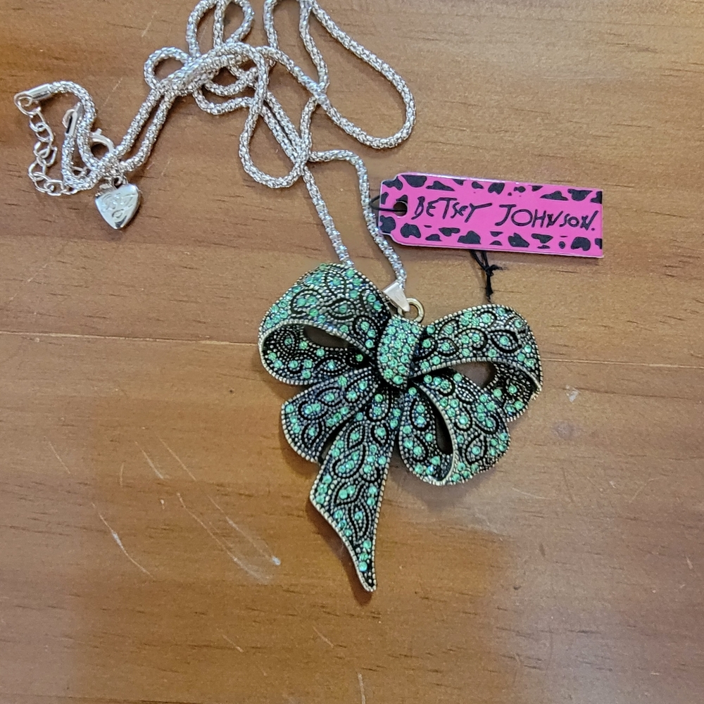 NWT Betsey Johnson Green Bow Necklace - Picture 3 of 4